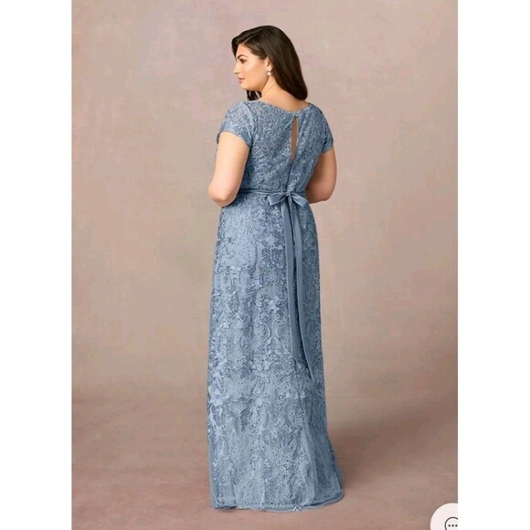 AZAZIE 'Dorit' Size A16 Dusty Blue Sheath Scoop Lace Dress Formal Gown - Picture 2 of 12